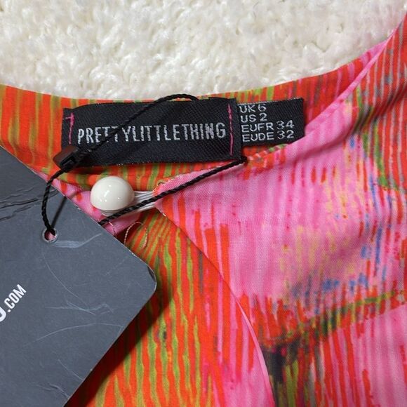 PrettyLittle Thing Abstract Twist Front Crop Top Sz 2 - Picture 2 of 6